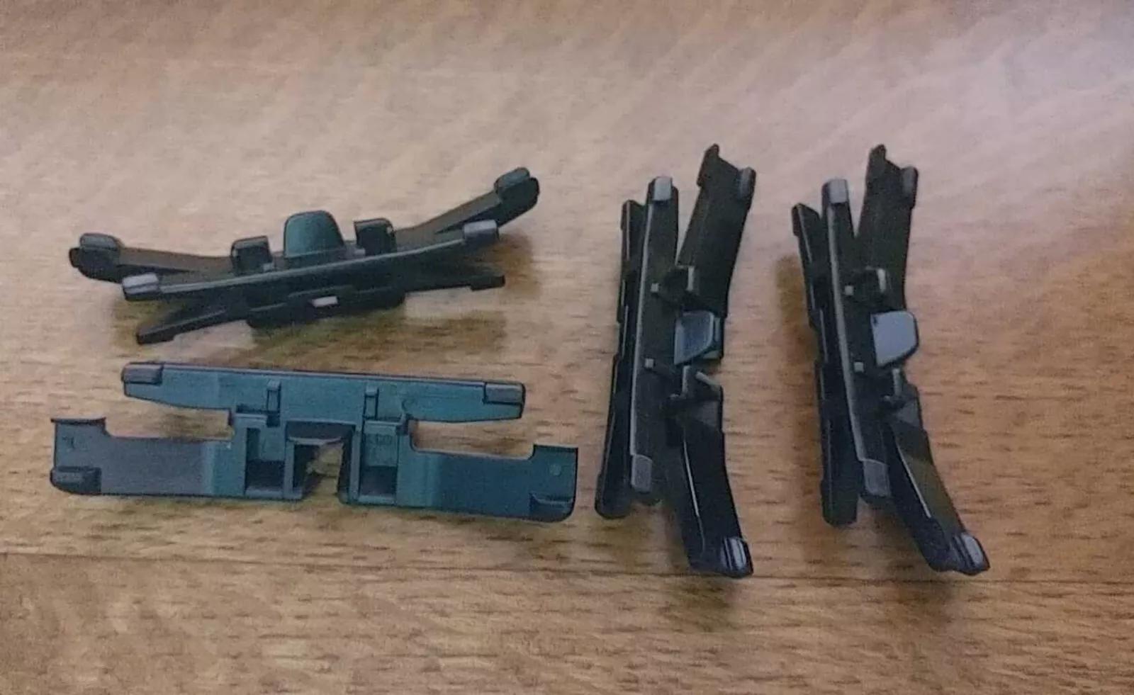 Subaru Forester 96-02 Roof moulding clips (4pcs) - $58.72 CAD