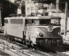 1959 SNCF Railway Railroad France BB-9215 Train Locomotive B&amp;W Photo Valence - £9.56 GBP