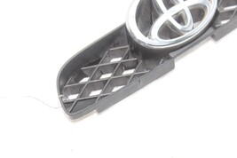 00-02 TOYOTA CELICA UPPER GRILLE EMBLEM E6385 image 6