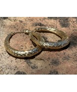 Vintage Ladies 14k Yellow Gold Diamond Cut Etched Hollow Hoop Earrings 9... - $188.10