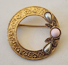 1928 Brand Brooch Pin Antique Gold Tone Setting Faux Pearls 1 Inch Diameter - $12.95