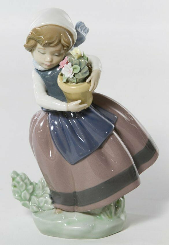 Lladro #5223 Figurine SPRING IS HERE Girl with Flowers Glazed Porcelain - - £55.63 GBP