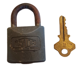 Vintage Taylor Lock Compnay Pin Tumbler Padlock With Key - £10.21 GBP