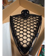 Alfa Romeo Giulia 952 front grill17,18 sedan - $737.30 MXN