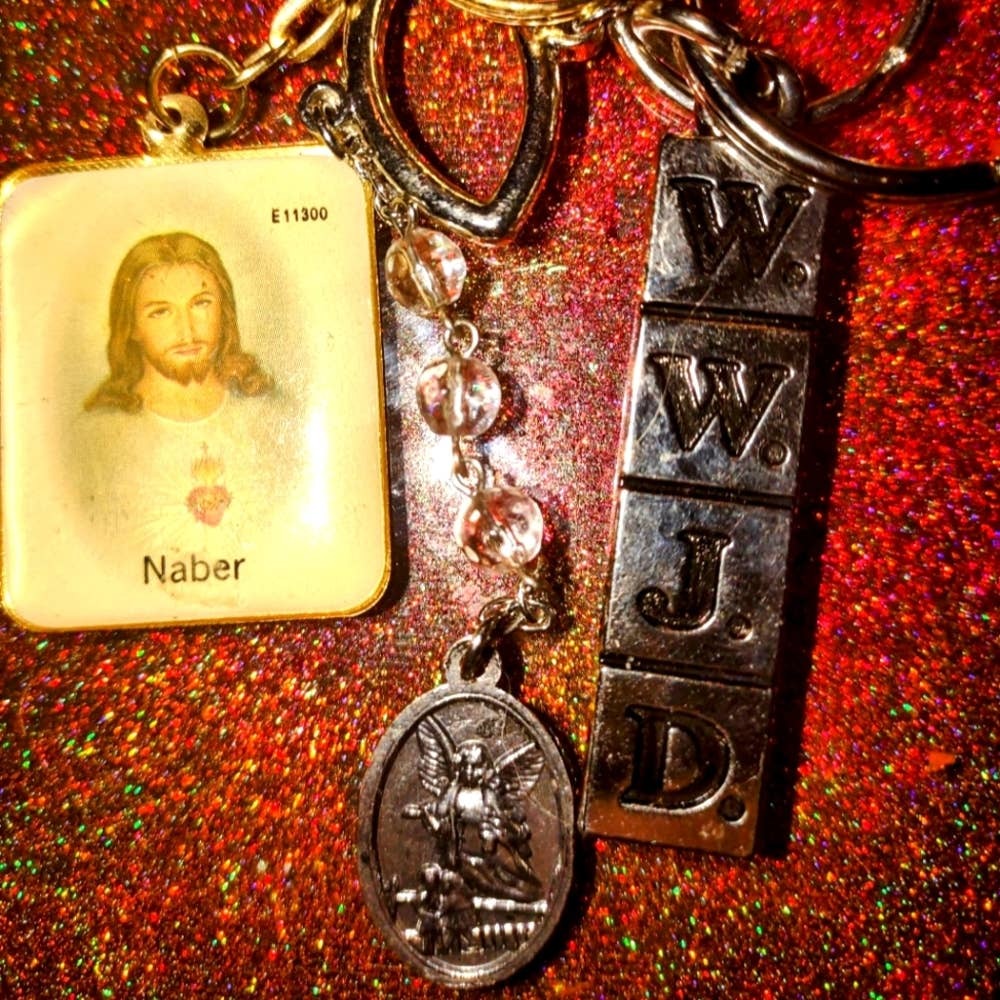 Collectible and very special Jesus key ring with guardian angel an wwjd ... - $34.65