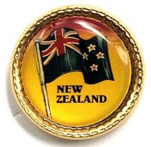 New Zealand Flag Pin Round Gold Tone Travel Souvenir Collectible Epoxy Dome - $186.55 MXN