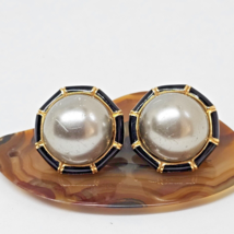 Vintage CINER Clip-on Earrings Gray Faux Pearl Cabochon Gold Tone Black ... - £22.47 GBP