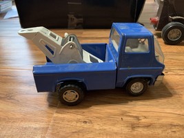 1968 Marx Tow Truck Wrecker Pressed Steel Blue &amp; White - 6&quot; Long - £16.02 GBP