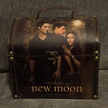 The Twilight Saga New Moon Vintage Travel Case Trunk W/ Bandana Edward, Bella - £35.02 GBP