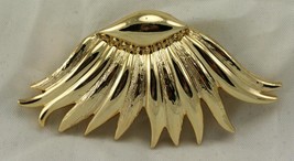 Vintage Costume Jewelry GERRYS Gold Tone Floral Feather Brooch Pin - £13.15 GBP