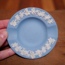 Vintage Wedgwood Jasperware Grapevine Porcelain Blue Embossed Ashtray 3.5” Round - £11.87 GBP