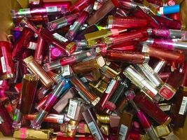 Lot of 200 Lipsticks some Damaged MOSTLY NEW Maybelline Loreal BRAND Nam... - $499.00