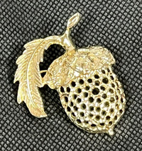 Vintage Gold Tone Sarah Coventry Pin Filigree Signed 1.5” - £6.63 GBP