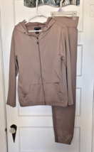 Soho Apparel Beige Zip-Up Hoodie and Jogger Set Size 2XL/3XL - $462.70 MXN
