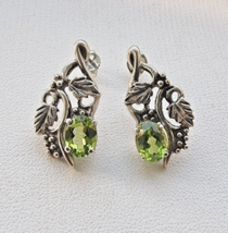 WM CO SOUTHVESTERN VINTAGE 925 STERLING SILVER OVAL 8x6mm  PERIDOT STUD ... - $758.02 MXN
