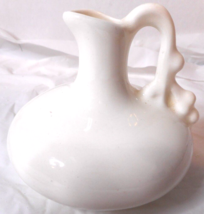 Vtg Handmade Pottery Cream Color Bud Vase Bulbous Bottom Pour Spout 3 1/4&quot; Tall - £9.39 GBP