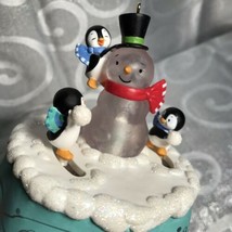 Hallmark 2021 Playful Penguins w/ Light Up Snowman Musical Motion Ornament - £67.89 GBP