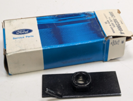 NOS FORD 1978-89 C CLT900 HEAVY TRUCK DOOR LATCH STRIKER PLATE D8HZ-9022... - €17,00 EUR