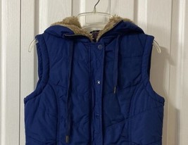 American Eagle Outfitters Hooded Puffer Vest Women&#39;s Sz M Blue Faux Fur Trim - £13.24 GBP