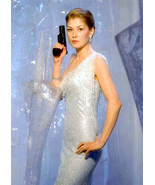 Armed Bond Girl ROSAMUND PIKE 2002 DIE ANOTHER DAY color 8x10 portrait - $152.12 MXN
