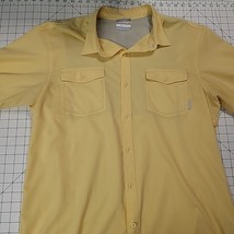 COLUMBIA Omni Shade Mens Short Sleeve Button Yellow Double Pockets Light... - $14.50