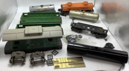 LIONEL  FREIGHT CARS - FOR PARTS OR RESTORATION - LOT OF 8 - $37.39