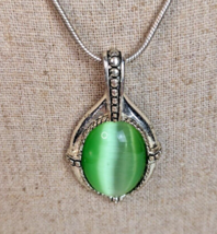 Kenneth Cole Silver Tone Green cat&#39;s eye Tear Drop Pendant Necklace 18 i... - £10.09 GBP