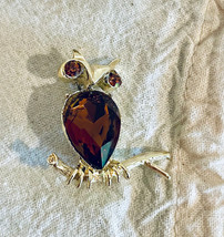 Vintage Dodds Owl Brooch Pin Amber Crystal Eyes Body Gold Tone Setting - £19.07 GBP