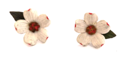Vintage Jewelry Women&#39;s White and Red Flower Earrings Screw On Backs Green Leaf - £12.17 GBP