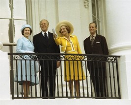 President Gerald Ford Betty at White House with Queen Elizabeth II Photo... - £6.94 GBP+