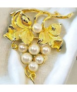 Signed Lisner Leaf Grape Shaped Brooch Clustered Imitation Pearls Gold Tone - £11.70 GBP
