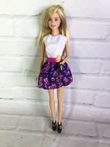 2009 Mattel Barbie Doll Blonde Hair With Outfit Arm Raised Action Make Up Brush - £10.83 GBP