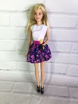 2009 Mattel Barbie Doll Blonde Hair With Outfit Arm Raised Action Make Up Brush - £10.94 GBP