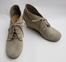 Clarks Original Women&#39;s Shoes Booties Beige Wedge Heels Lace Up Suede Size 8M - £39.65 GBP