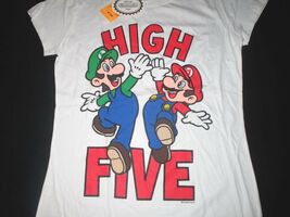 Nintendo Super Mario & Luigi High Five Printed T Shirt Junior Size L NWT - $144.01 MXN Nintendo Super Mario & Luigi High Five Printed T Shirt Junior Size L NWT - $144.01 MXN