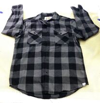 Free Planet Mens Black &amp; Gray Plaid Flannel Button-Up Long Sleeve Shirt Med - $11.40