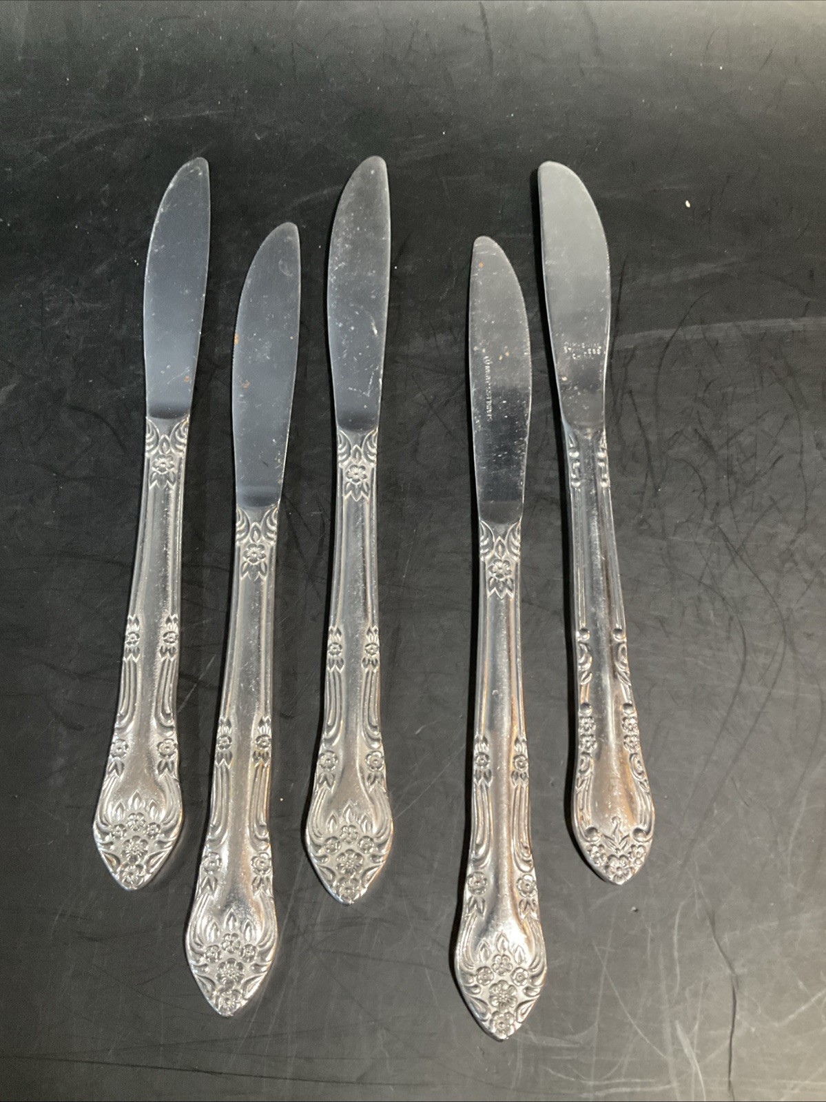 DREAM ROSE Stanley Roberts Glossy Silverware Flatware 5  Knives Roses Gl... - $9.89