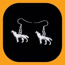 New Unique Beautiful 3D Howling Wolf Dangle Earrings - $5.00