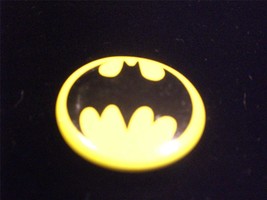 Batman 1988 Small Yellow Bat Silhouette Button Movie Pin Back Button - £5.51 GBP