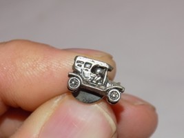 Vintage Car Embossed Tie tac - $221.44 MXN