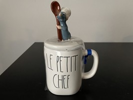 Rae Dunn Disney Pixar Ratatouille &quot;LE PETIT CHEF&quot; Mug with Topper - £37.78 GBP