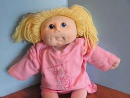 1984 fibre craft 17",m n thomas  yellow yarn  hair blue eyes original doll baby - $18.00