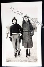 1931 Girls Ice Skating Chicago Midway Plaisance Photo B&amp;W Snapshot - £2.77 GBP