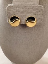 80&#39;s Earrings Avon Yin Yang Gold Tone Vintage Clip Black &amp; White - £7.50 GBP