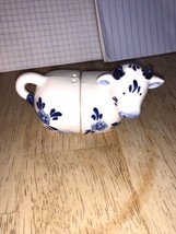 Vtg Daic Delft Blue Porcelain Cow Salt &amp; Pepper Shaker One Cow Splits In Middle - £21.36 GBP