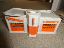 Vintage O Scale K-Line White Orange Gas Station Building - $17.82