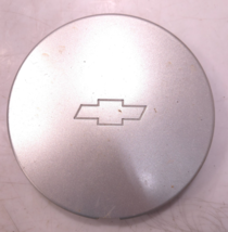 2000 THRU 2005 CHEVROLET MALIBU CENTER HUB CAP P/N 9593521 GENUINE OEM PART - $349.67 MXN 2000 THRU 2005 CHEVROLET MALIBU CENTER HUB CAP P/N 9593521 GENUINE OEM PART - $349.67 MXN