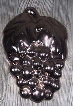 Vintage Copper &quot;GRAPES&quot; Jello Mold Pan Wear-Ever Mild #2978 - £9.97 GBP