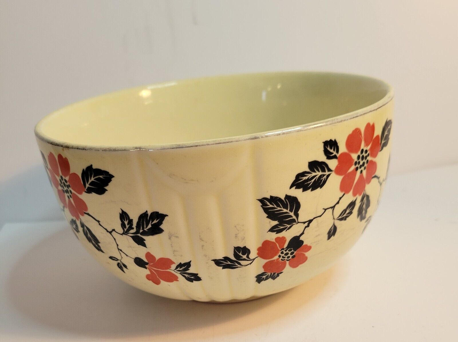 Halls Superior Kitchenware Red Poppy/Black Leaves 6&quot; Bowl - $19.00
