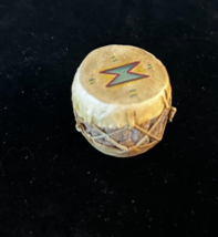 Vintage 1&#39;&#39; Native American Rawhide Miniature Toy Drum - $660.48 MXN